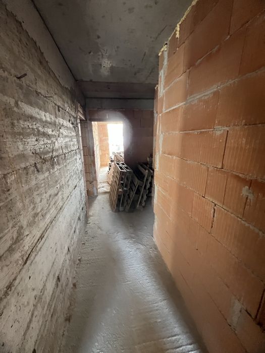 Тристаен Апартамент