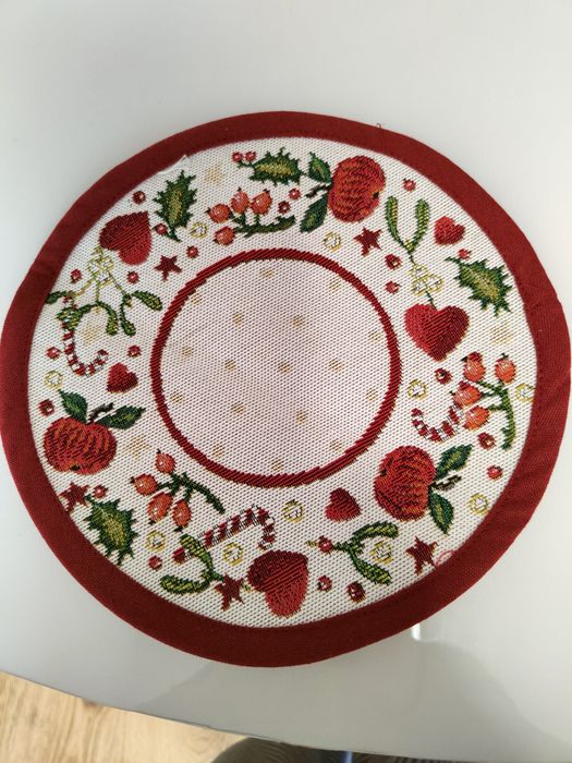 Декоративна покривка и подложка