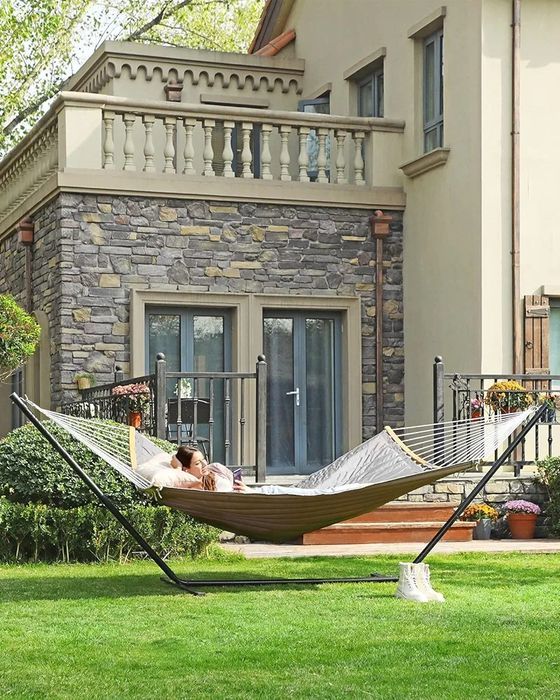 Hamac dublu căptușit SONGMICS GDC34CG cu bare curbate detașabile din bambus și pernă, material Oxford, 200 x 140 cm, încărcătură 225 kg, gri și bej