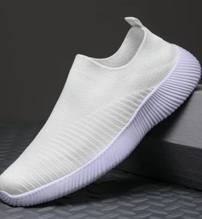 Кроссовки женские