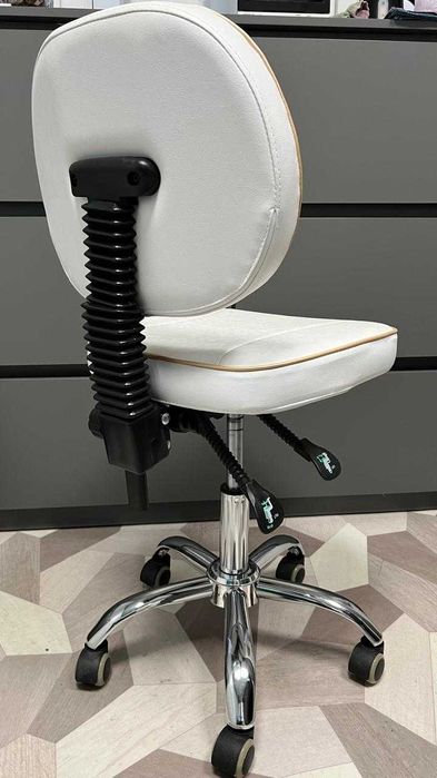 Кожаный стул мастера