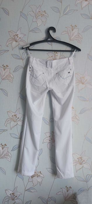 Брюки летние бежевые белые