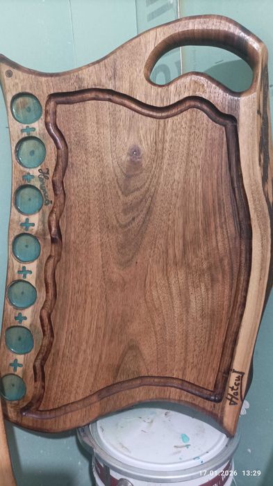 fund din lemn de nuc și rasina epoxidica