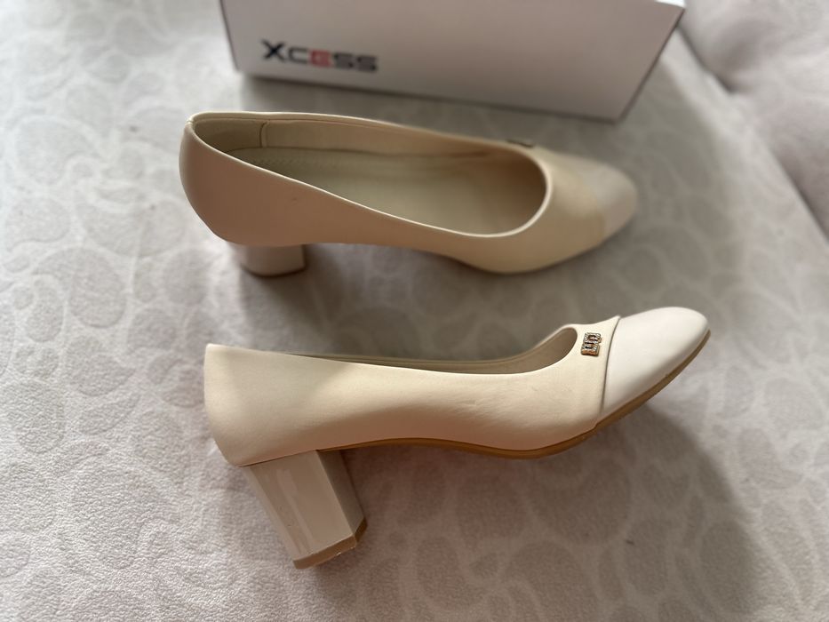 Бежеви обувке на ток