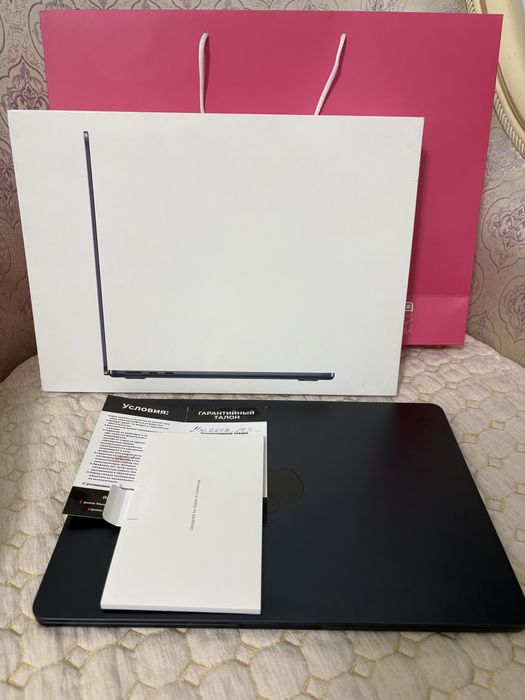 Macbook air m4, идеал, пару месяцев