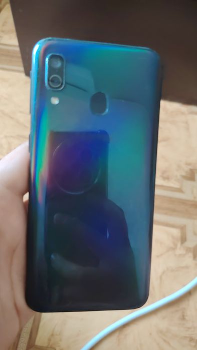 Продам Бу телефон самсунг Galaxy A40