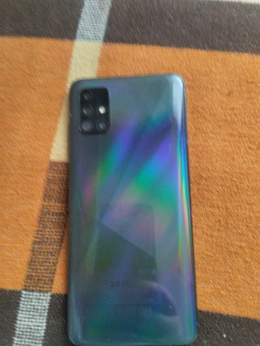 Продам телефон  срочно