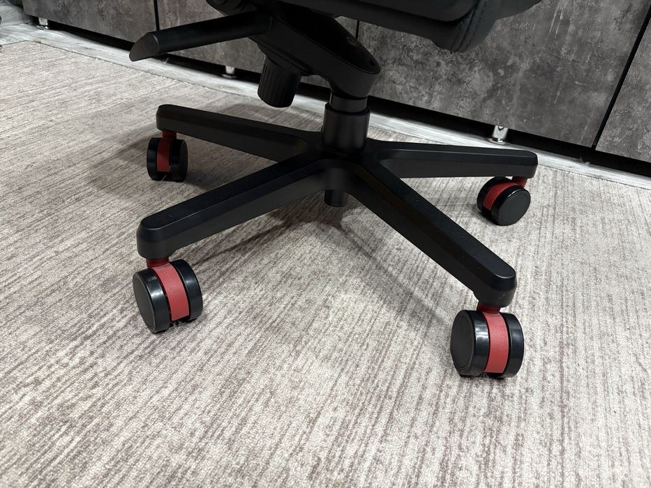 Продам игровое кресло HP OMEN