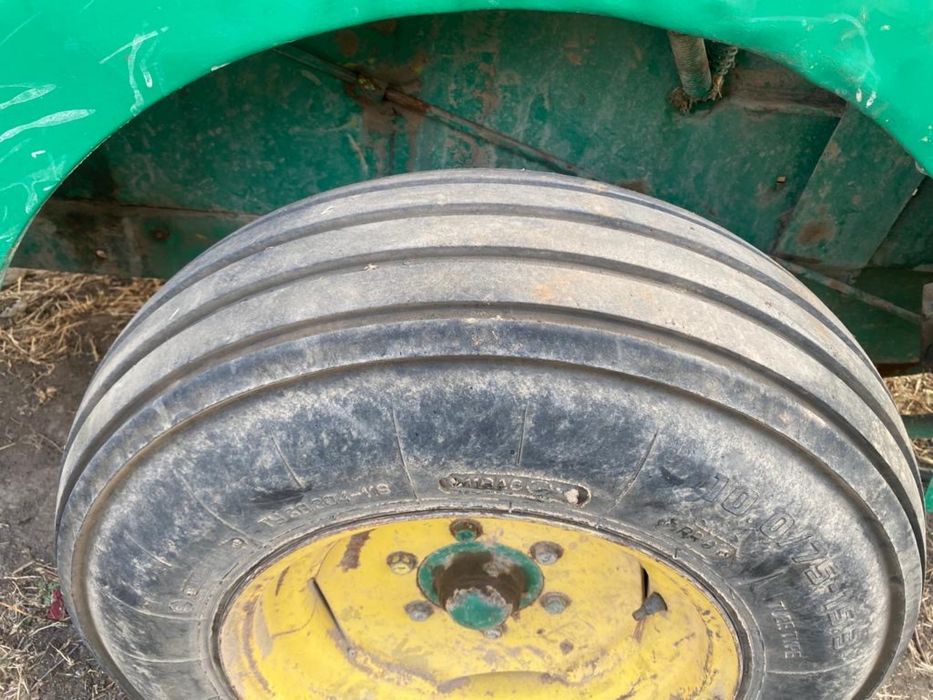 Трактор Мтз 80, пресс подборщик John Deere 456