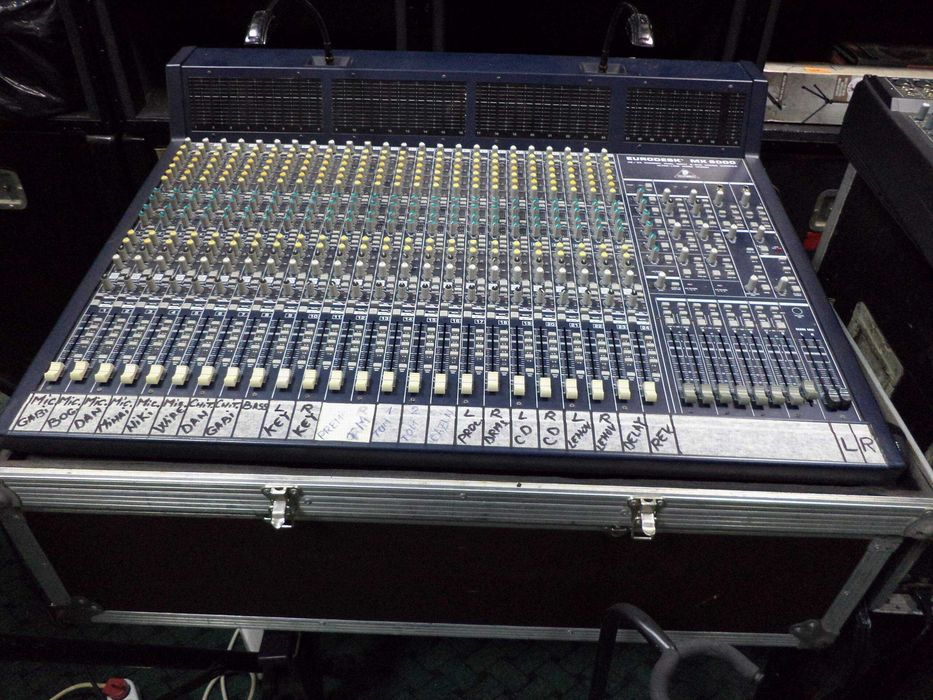 Live&Studio Performance,  Behringer Eurodesk 9000, 48 24 inputs in-line, cu Case