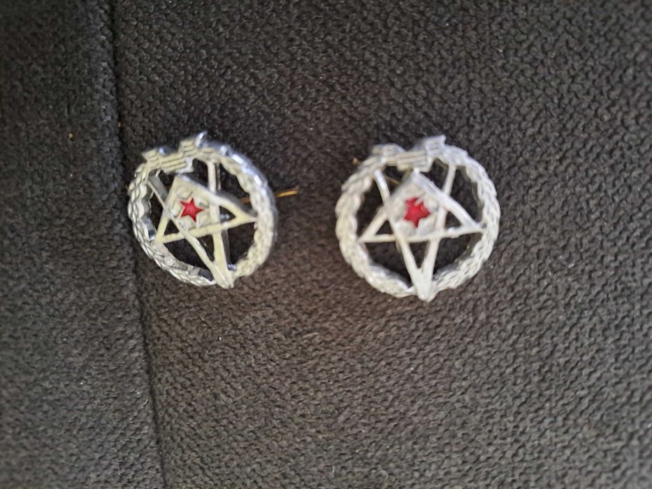 Военни атрибути знаци и др.