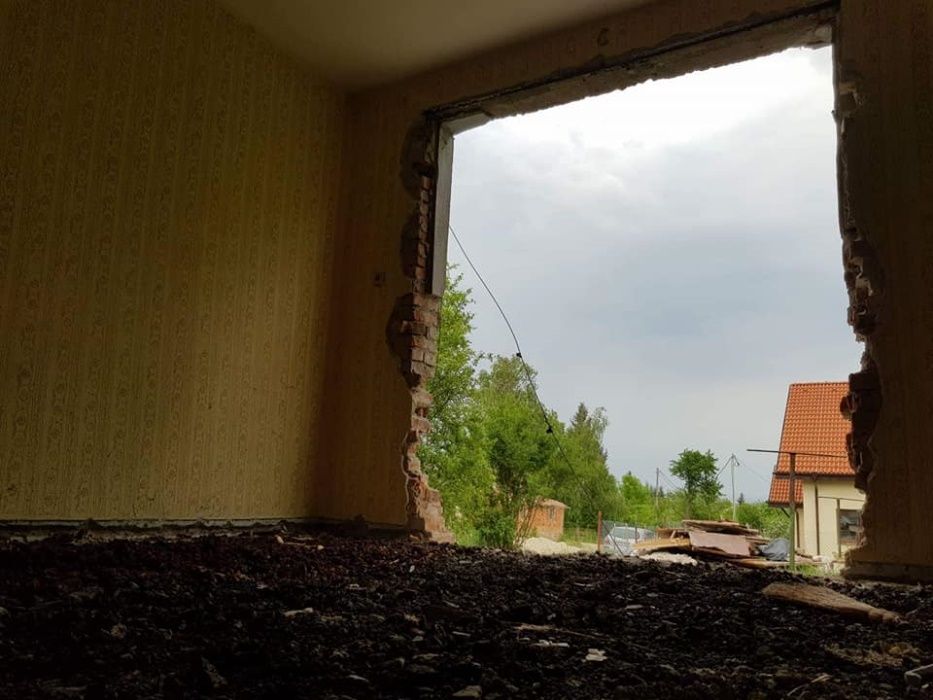 Къртене , чистене и извозване,почистване на дворове и мазета.