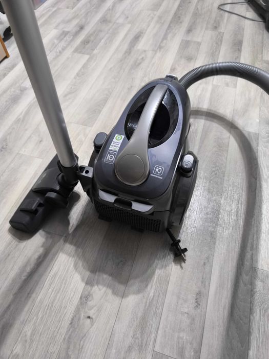 Продам пылесос LG