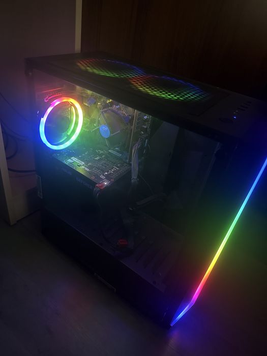 Vand Pc gaming detalii in descriere