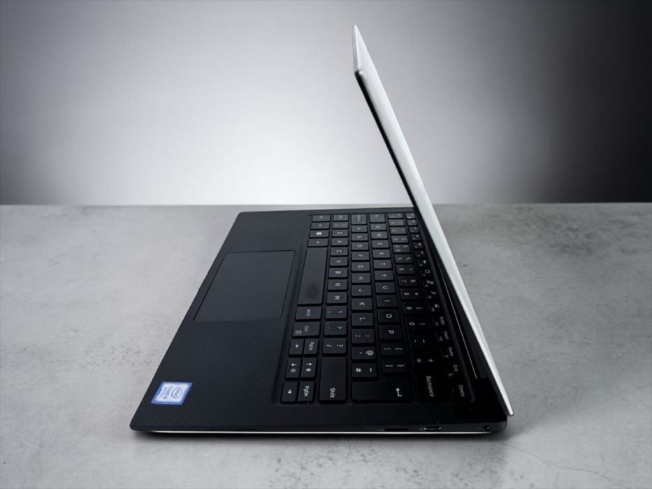 Dell XPS 13 9370 13.3" 4K UHD Touch i5-8250U 8RAM 256GB Intel UHD Graphics 620 Перфектен! Гаранция!
