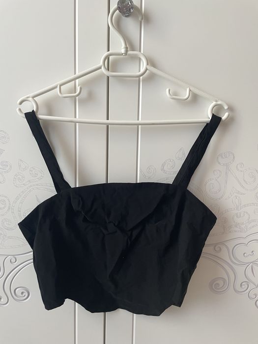 Продавам бюстие Bershka и бюстие HM