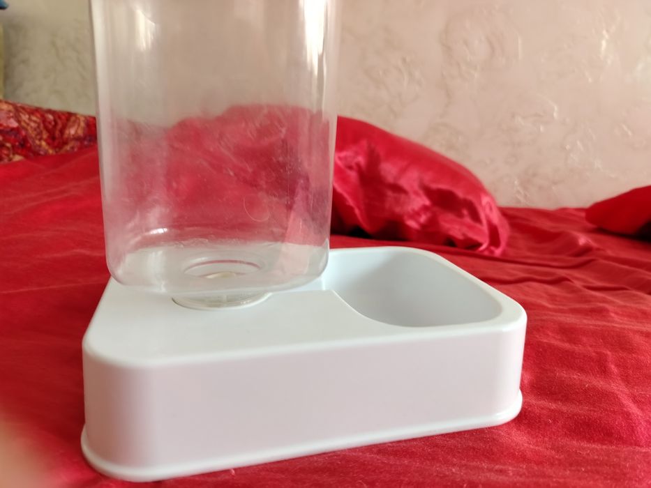 Поилка для кошек б/у.