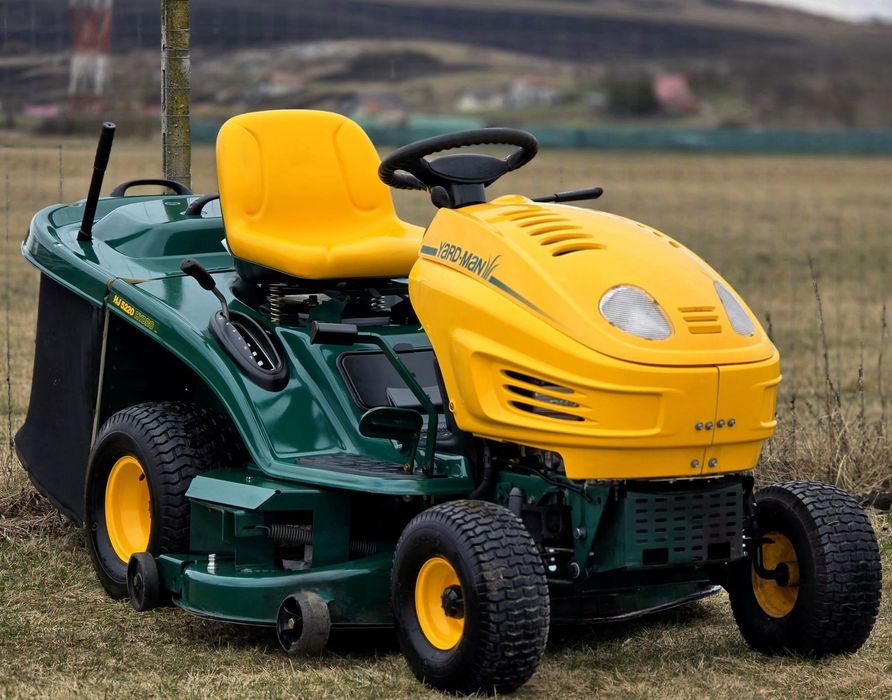 Tractoras gazon iarba profesional Yard Man 22 cp 135 lățime 3 cutite!