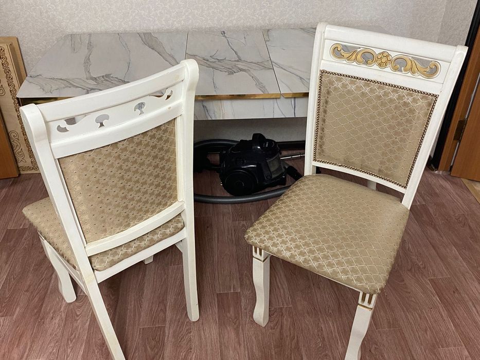 Продам стол и стулья