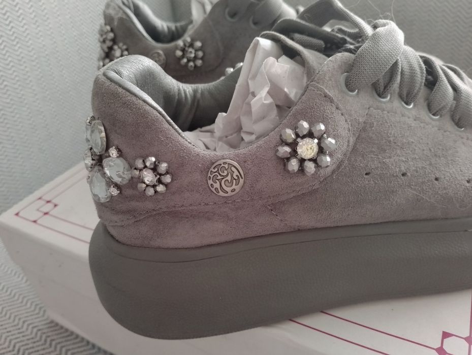 Продам женские кеды