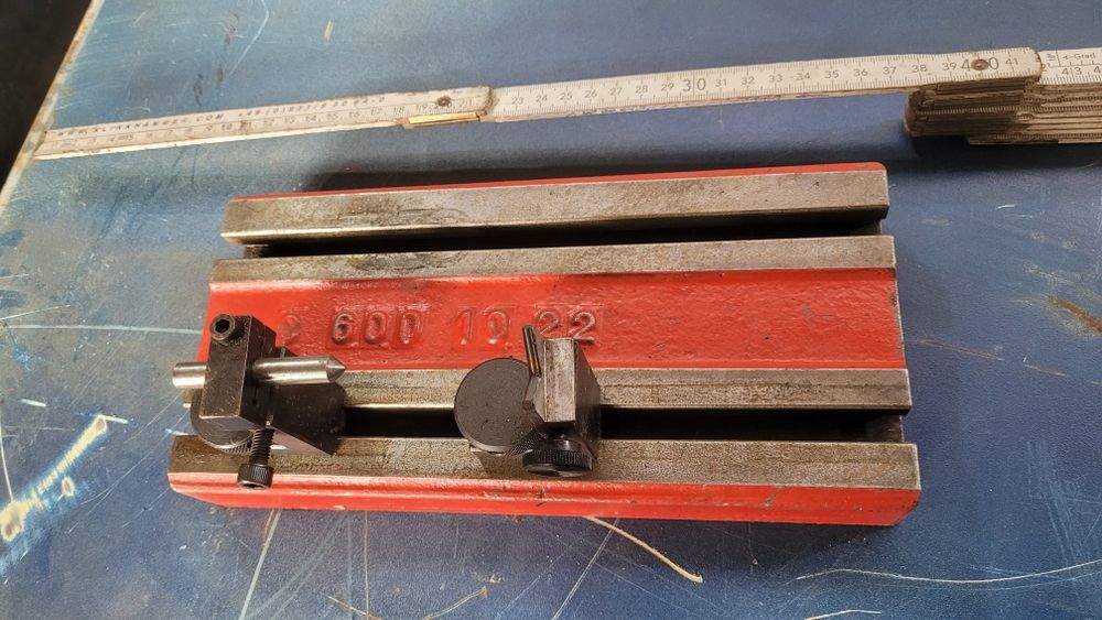 suport cu canale T fixare prindere dispozitive