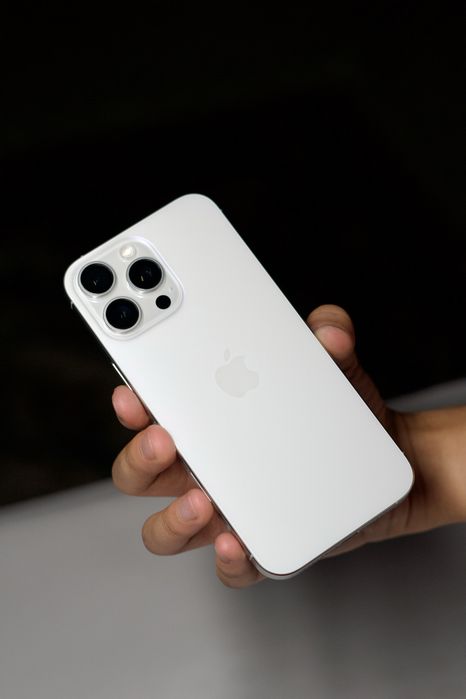 iPhone 16 pro max White
