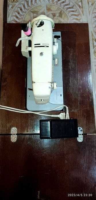 Продаётся Швейная машина "Veritas" с тумбой.