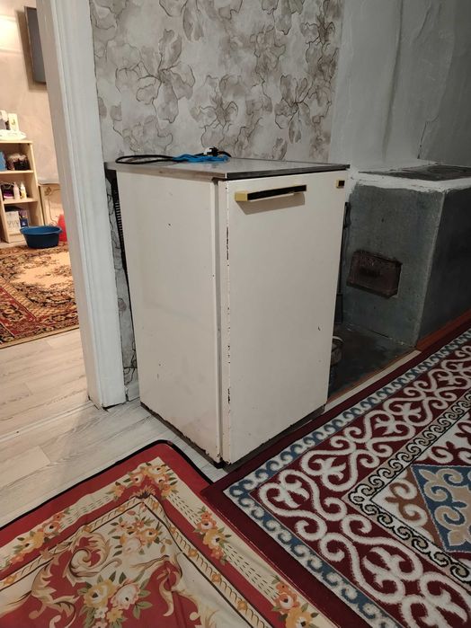 Продам небольшой холодильник