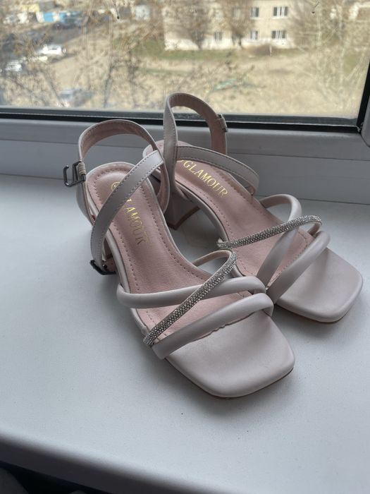 Продам босоножки