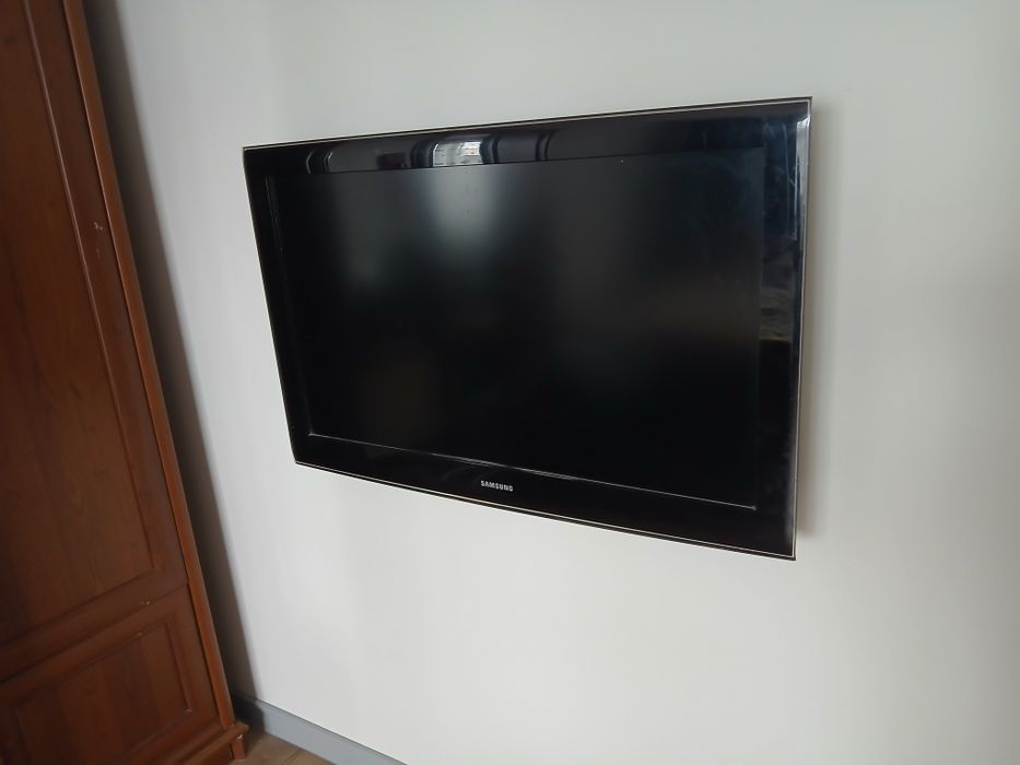 Продам телевизор Samsung состояние отличное