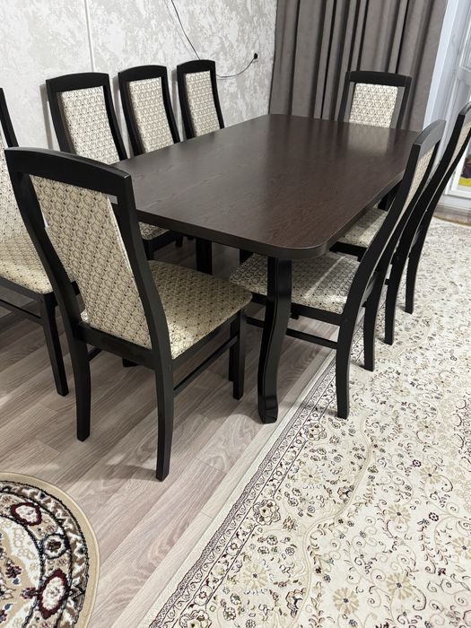 Продам стол дубовый