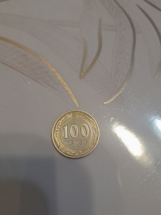 Монета 100тг брак