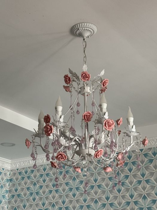 Продам люстру  срочно