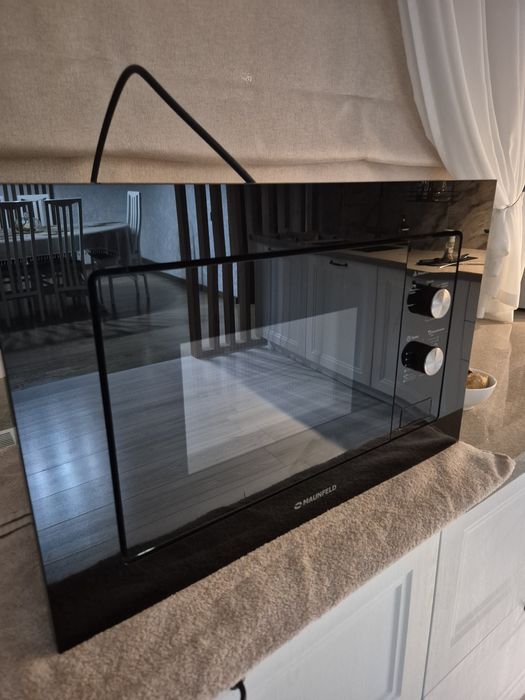 Продам микроволновку на запчасти.