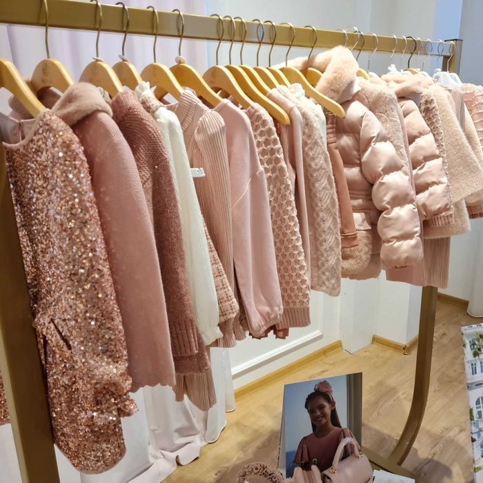 Продават се ЗАПАЗЕНИ  и НОВИ детски дрехи за момиченца