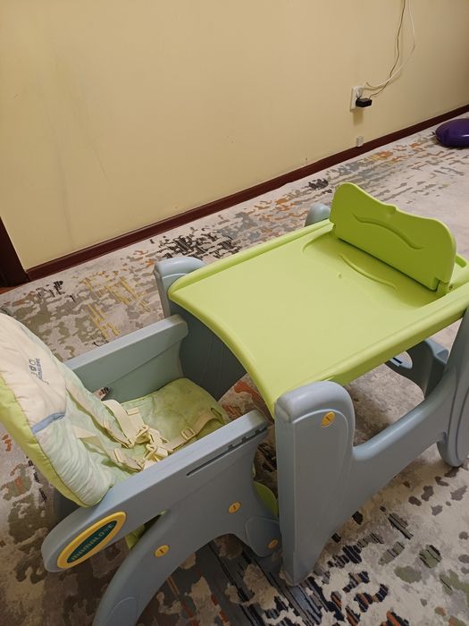 Продам столик для кормления