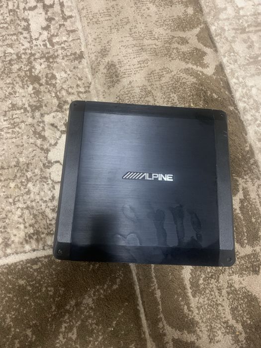 Amplificator auto Alpine BBX-T600 – ca nou, 2 canale, 300W