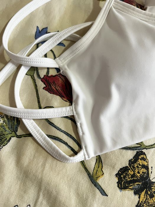 Bustiera de sala alba, cu bretele in x