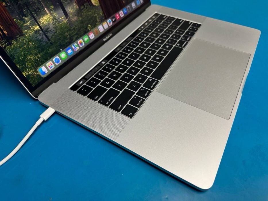 MacBook Pro 512 Gb i7 15 inch IDEAL