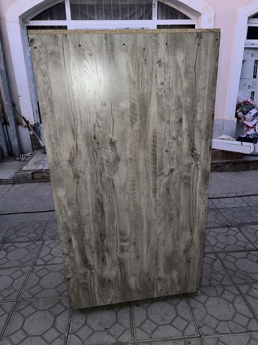 Продаётся универсальный стеллаж/витрина.