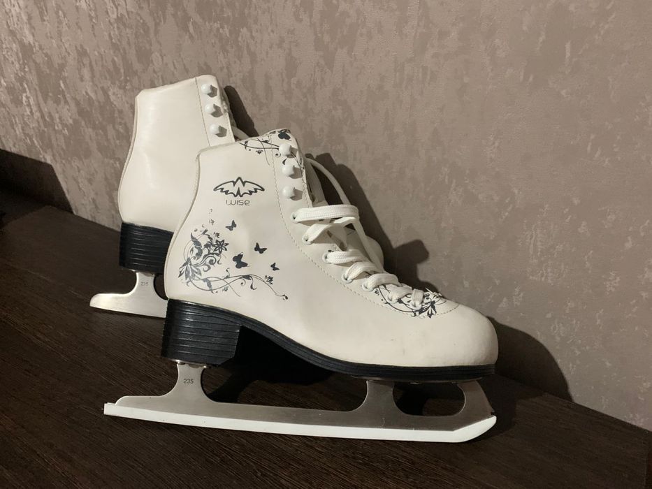 Продам Женские коньки