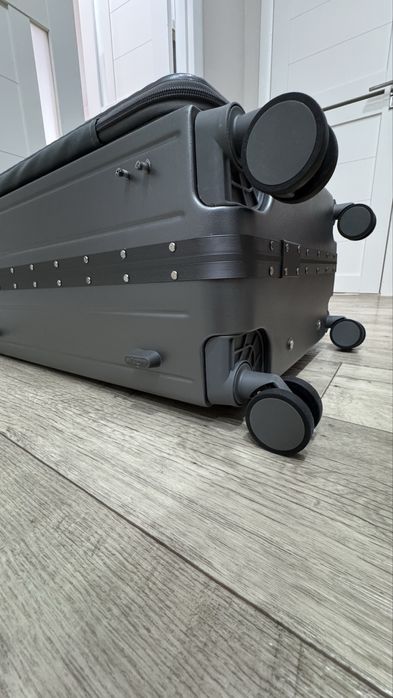 Продам Чемодан новый