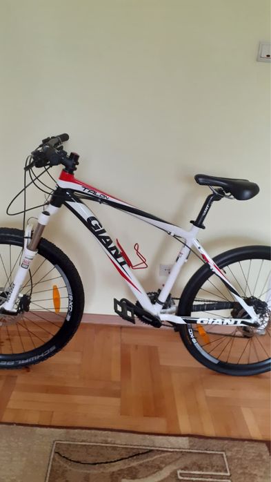 Bicicletă MTB Giant Talon 3 – 29” – frâne hidraulice – stare foarte bună
