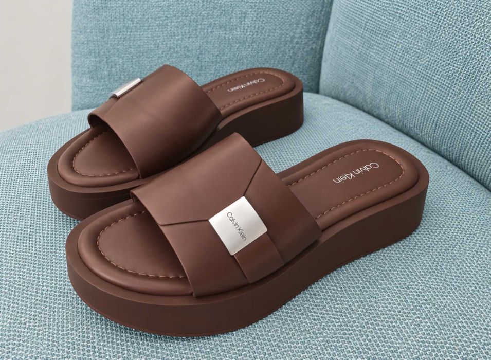 Calvin Klein дамски кожени чехли на платформа – кафяви