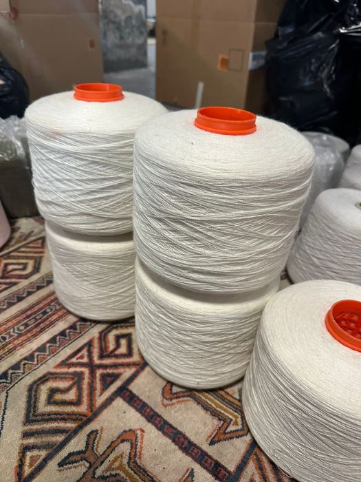 Vând lot de fire textile pe conuri (papiote industriale) – diverse culori și grosimi