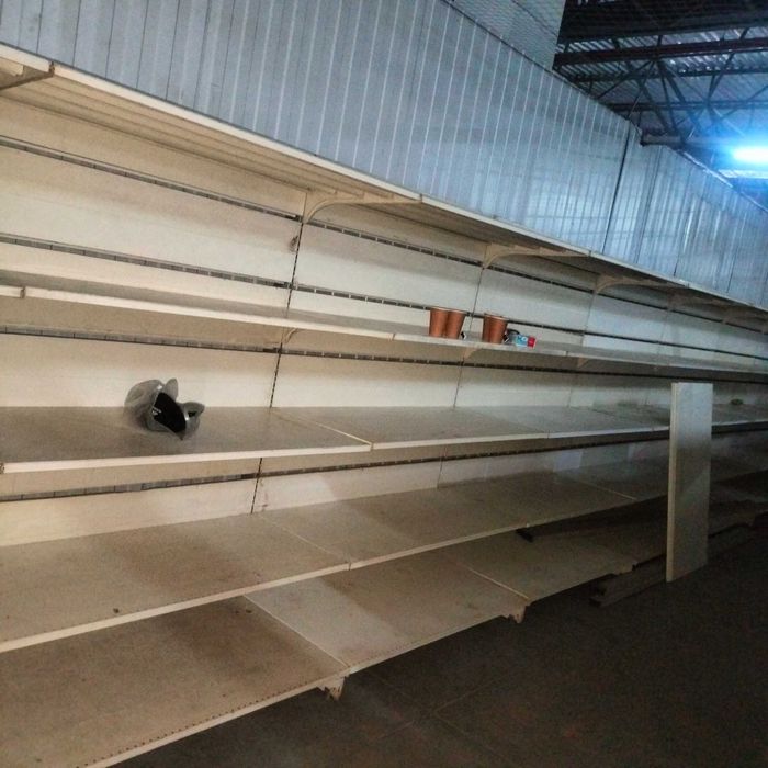 Витрина полька для магазина