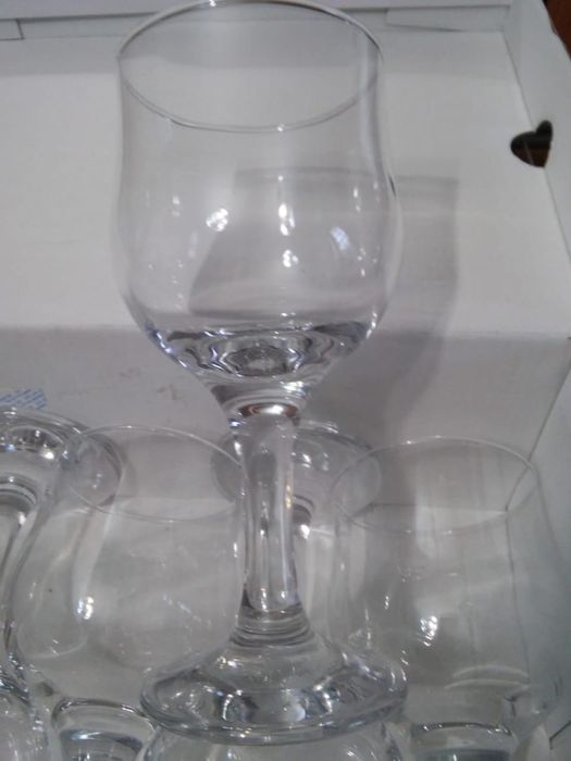 Винные бокалы из стекла