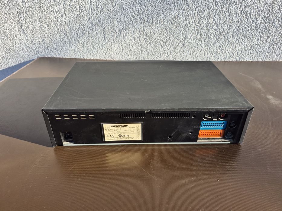 Vând video casette recorder marca Universum model VR-778 ,Long