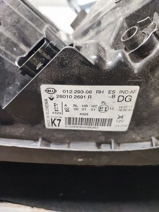 Vînd far stînga dreapta full led renault scenic 4 2018