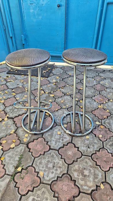 Продам барныи стулья